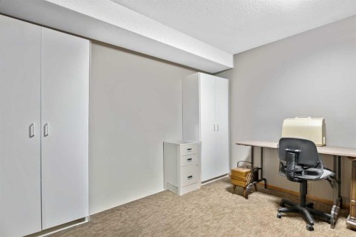 323 Woodvale Crescent Sw, Calgary, AB - Indoor Photo Showing Office