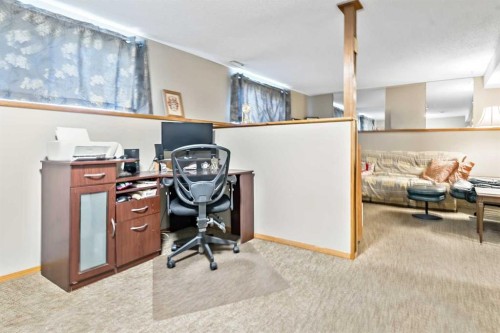 323 Woodvale Crescent Sw, Calgary, AB - Indoor Photo Showing Office