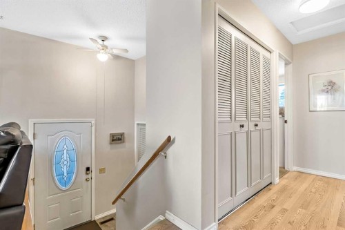 323 Woodvale Crescent Sw, Calgary, AB - Indoor Photo Showing Other Room