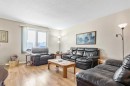 323 Woodvale Crescent Sw, Calgary, AB  - Indoor Photo Showing Living Room 