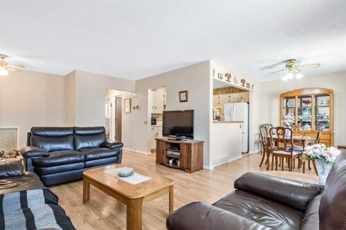 323 Woodvale Crescent Sw, Calgary, AB - Indoor Photo Showing Living Room