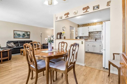 323 Woodvale Crescent Sw, Calgary, AB - Indoor Photo Showing Dining Room