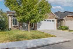 462 Crystal Green Manor Okotoks, AB T1S 0A3