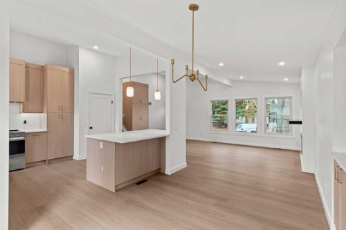 212 Queen Anne Road Se, Calgary, AB - Indoor