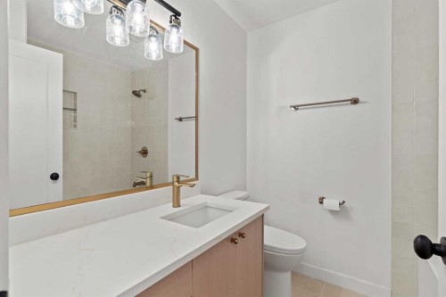 212 Queen Anne Road Se, Calgary, AB - Indoor Photo Showing Bathroom