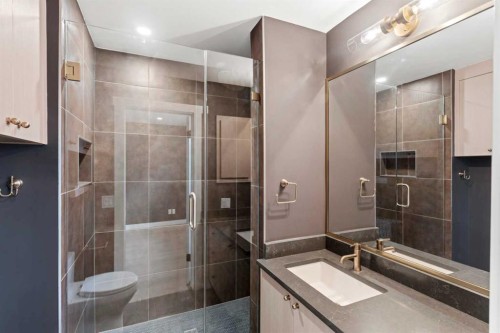 212 Queen Anne Road Se, Calgary, AB - Indoor Photo Showing Bathroom