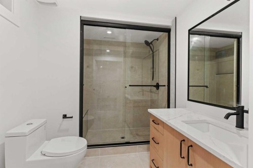 212 Queen Anne Road Se, Calgary, AB - Indoor Photo Showing Bathroom