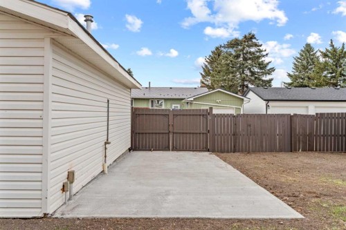 212 Queen Anne Road Se, Calgary, AB - Outdoor With Exterior