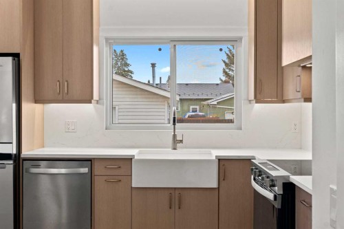 212 Queen Anne Road Se, Calgary, AB - Indoor Photo Showing Kitchen