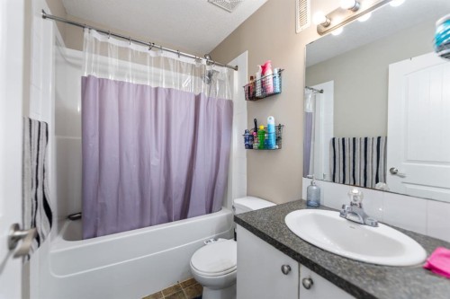 130 Brightonwoods Grove Se, Calgary, AB - Indoor Photo Showing Bathroom