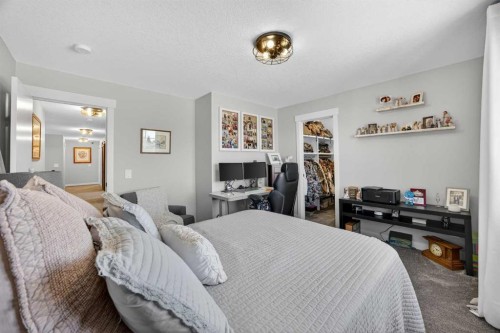 10 Bishop Circle, Carstairs, AB - Indoor Photo Showing Bedroom