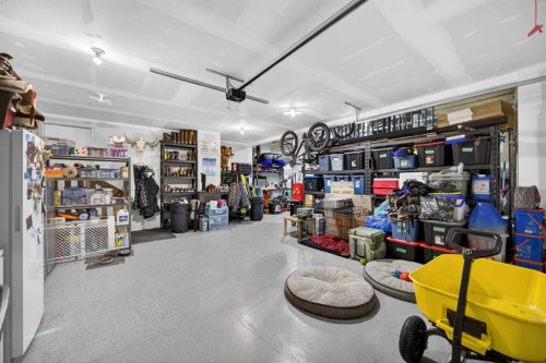 10 Bishop Circle, Carstairs, AB - Indoor Photo Showing Garage