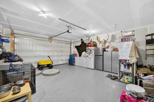 10 Bishop Circle, Carstairs, AB - Indoor Photo Showing Garage