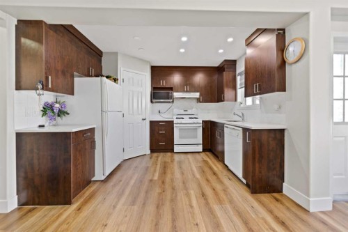 248 Taracove Road Ne, Calgary, AB - Indoor Photo Showing Kitchen