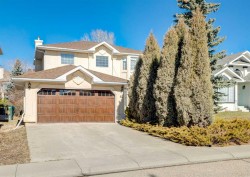 83 Gleneagles Close  Cochrane, AB T4C 1N7