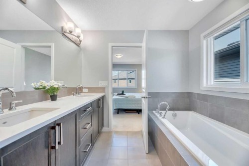9 Mist Mountain Rise, Okotoks, AB - Indoor Photo Showing Bathroom