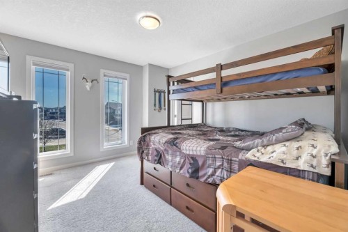 9 Mist Mountain Rise, Okotoks, AB - Indoor Photo Showing Bedroom