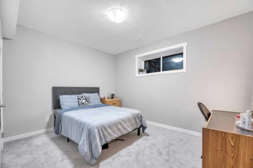 9 Mist Mountain Rise, Okotoks, AB - Indoor Photo Showing Bedroom
