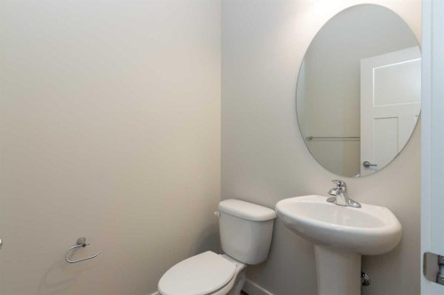 432 Rivercrest Road, Cochrane, AB - Indoor Photo Showing Bathroom