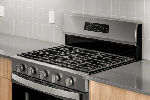 192 Belmont Place Sw, Calgary, AB - Indoor Photo Showing Kitchen