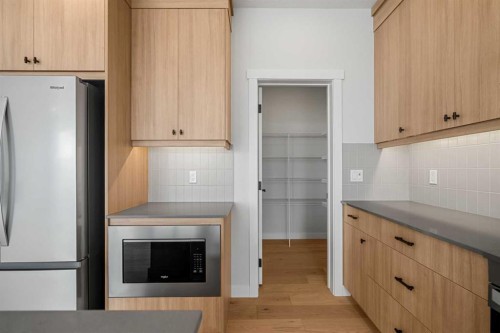 192 Belmont Place Sw, Calgary, AB - Indoor Photo Showing Kitchen