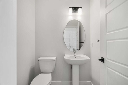 192 Belmont Place Sw, Calgary, AB - Indoor Photo Showing Bathroom