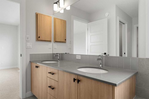 192 Belmont Place Sw, Calgary, AB - Indoor Photo Showing Bathroom