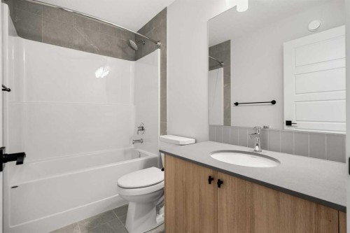 192 Belmont Place Sw, Calgary, AB - Indoor Photo Showing Bathroom