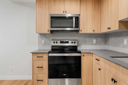 192 Belmont Place Sw, Calgary, AB - Indoor Photo Showing Kitchen