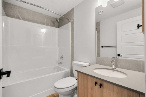 192 Belmont Place Sw, Calgary, AB - Indoor Photo Showing Bathroom