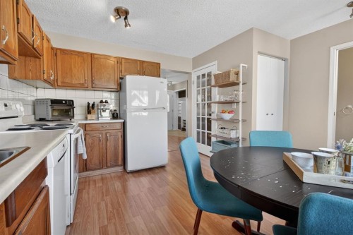 161 Midbend Place Se, Calgary, AB - Indoor Photo Showing Kitchen