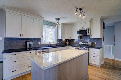 5338 5 Street West, Claresholm, AB - Indoor Photo Showing Kitchen