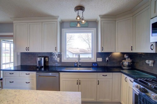 5338 5 Street West, Claresholm, AB - Indoor Photo Showing Kitchen