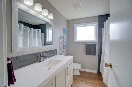 5338 5 Street West, Claresholm, AB - Indoor Photo Showing Bathroom