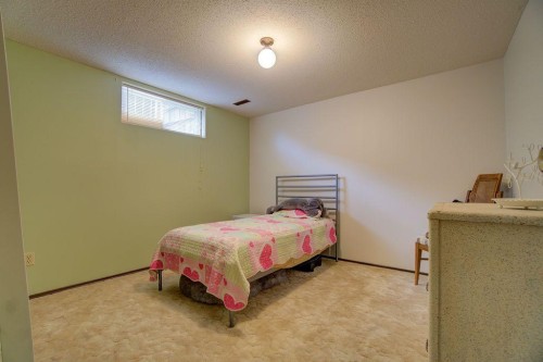 5338 5 Street West, Claresholm, AB - Indoor Photo Showing Bedroom