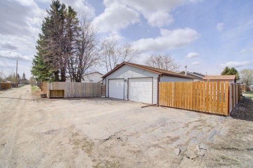 5338 5 Street West, Claresholm, AB - Outdoor
