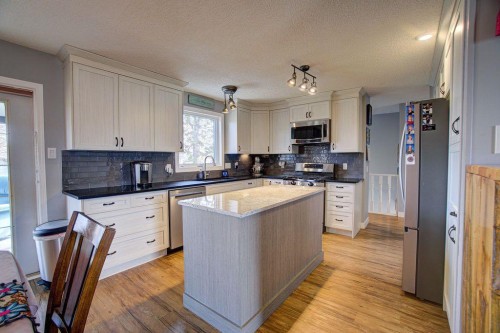 5338 5 Street West, Claresholm, AB - Indoor Photo Showing Kitchen