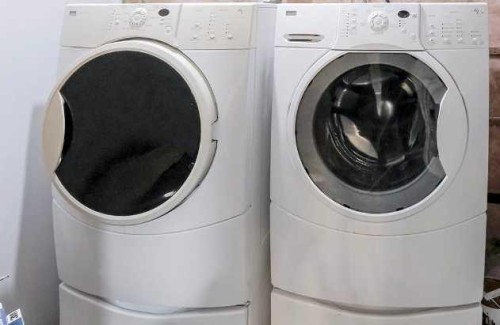 6923 Laguna Way Ne, Calgary, AB - Indoor Photo Showing Laundry Room