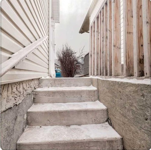 6923 Laguna Way Ne, Calgary, AB - Outdoor