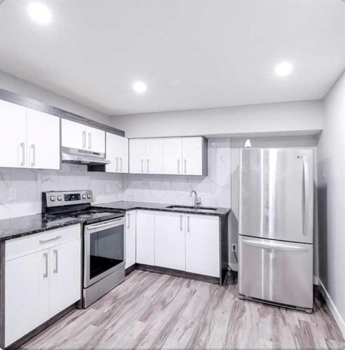 6923 Laguna Way Ne, Calgary, AB - Indoor Photo Showing Kitchen