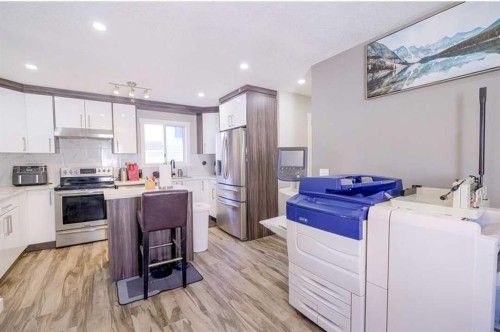 6923 Laguna Way Ne, Calgary, AB - Indoor Photo Showing Kitchen