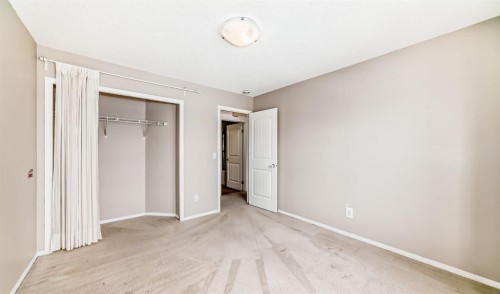 205-27 Everridge Square Sw, Calgary, AB - Indoor Photo Showing Other Room