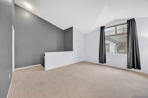 205-27 Everridge Square Sw, Calgary, AB - Indoor Photo Showing Other Room