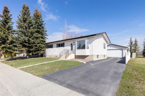 84 Big Springs Drive SE Airdrie, AB T4A 1K2
