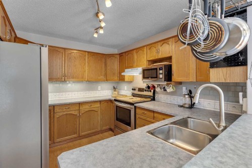 6 Covewood Park Ne, Calgary, AB - Indoor Photo Showing Kitchen With Double Sink