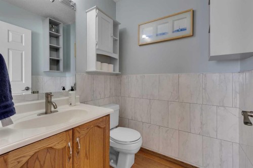 6 Covewood Park Ne, Calgary, AB - Indoor Photo Showing Bathroom