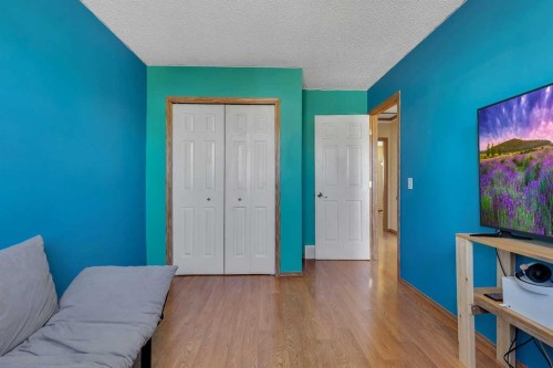 6 Covewood Park Ne, Calgary, AB - Indoor Photo Showing Bedroom