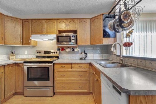 6 Covewood Park Ne, Calgary, AB - Indoor Photo Showing Kitchen With Double Sink