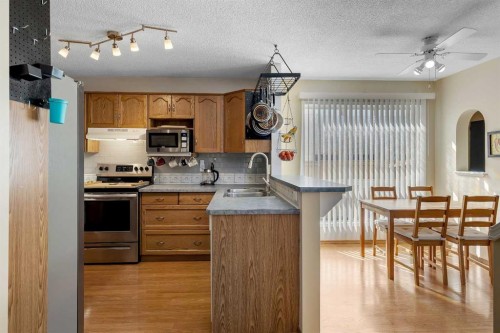 6 Covewood Park Ne, Calgary, AB - Indoor Photo Showing Kitchen
