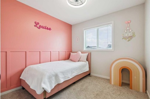 325 Marquis Heights Se, Calgary, AB - Indoor Photo Showing Bedroom